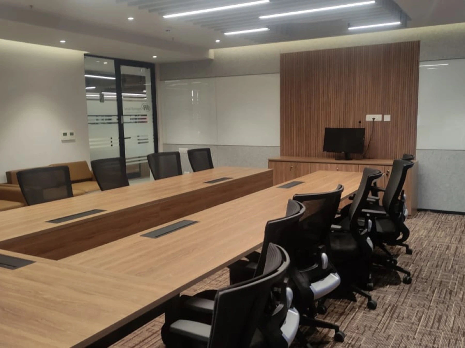 Conference & Meeting Tables